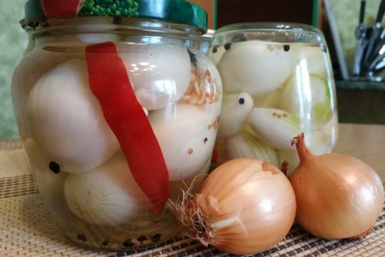 Маринованный лук с уксусом на зиму