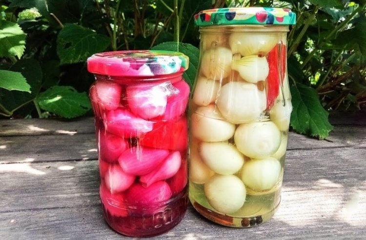 Острый маринованный лук на зиму