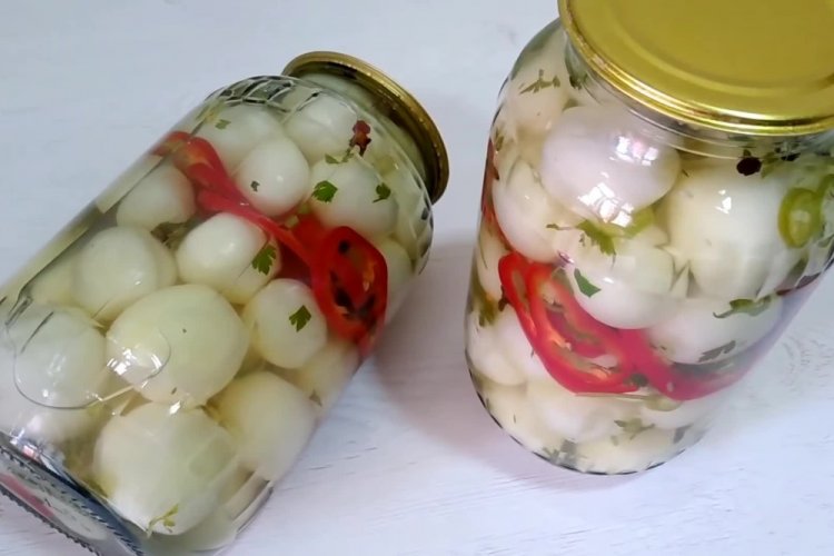 Маринованный лук с болгарским перцем на зиму