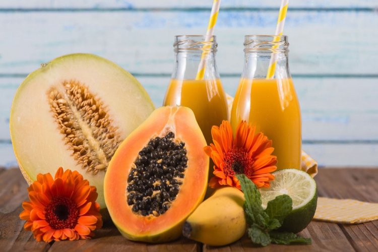 Смузи из дыни, папайи, банана и лайма