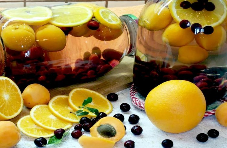 Компот из абрикосов, вишни и апельсинов