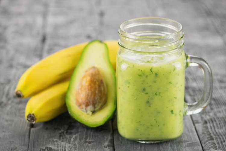 Смузи с авокадо и бананом