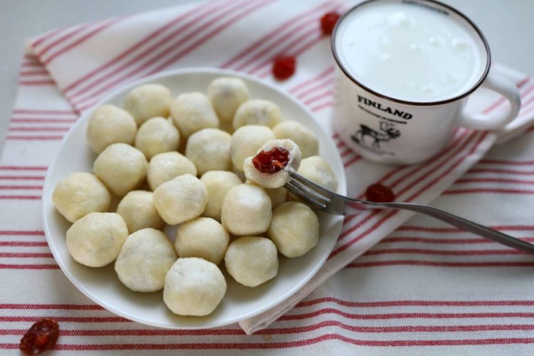 Ленивые вареники из творога с вишней