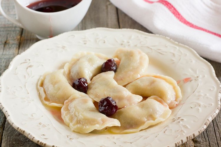 Вареники с вишней по-домашнему
