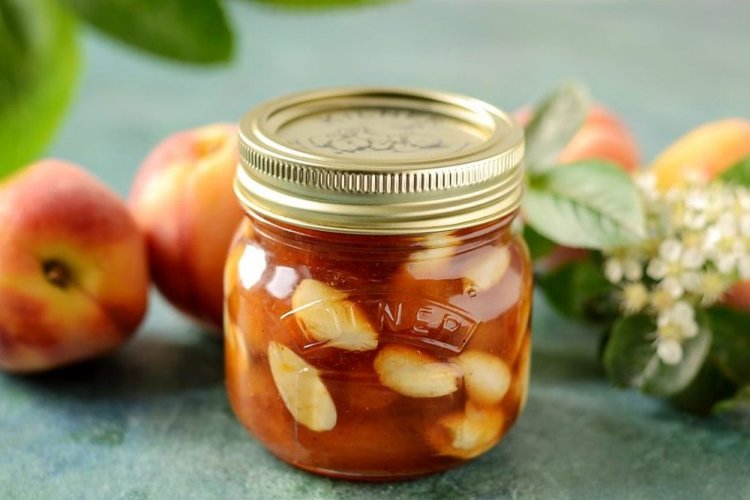 Персиковое варенье с миндалем и корицей