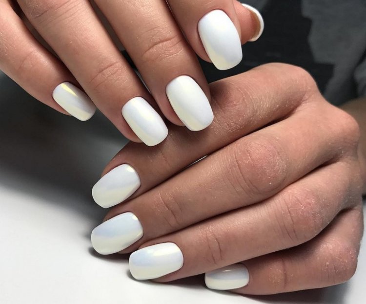 Белый маникюр