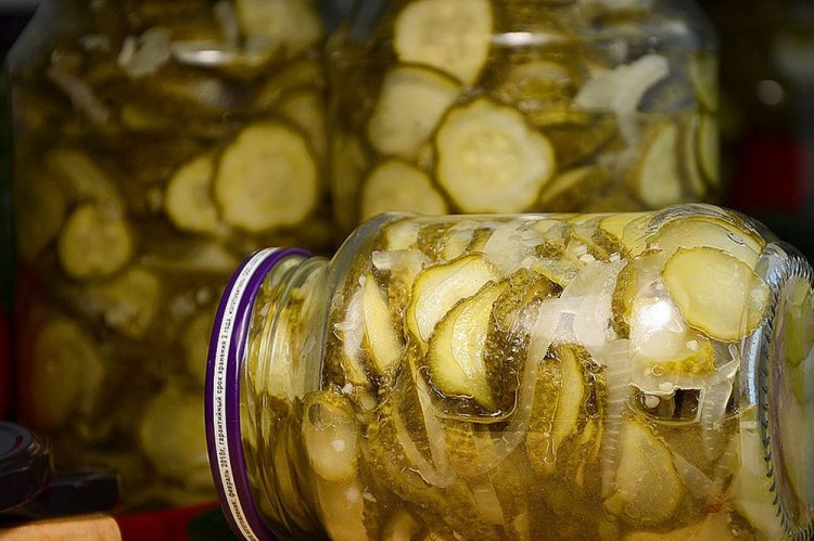 Огурцы с луком в собственном соку