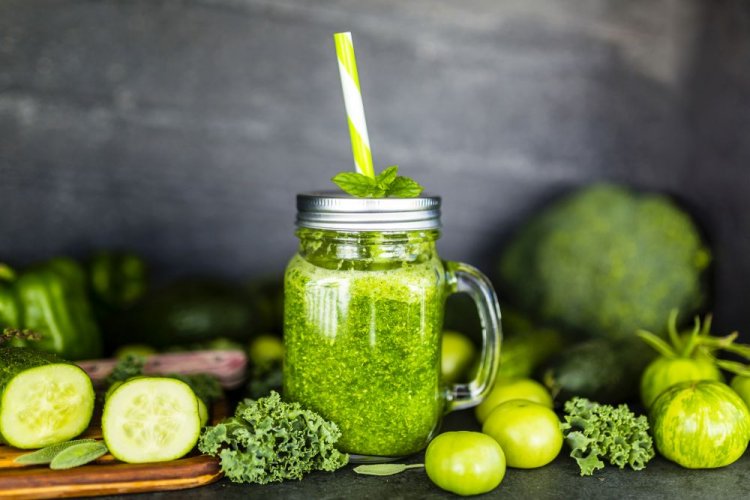 Смузи из капусты кейл, огурца и болгарского перца