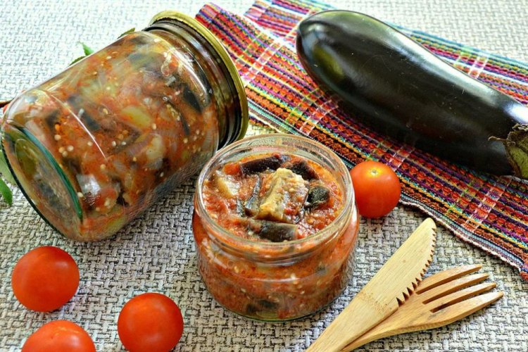 Лечо из баклажанов, сладкого перца и помидоров