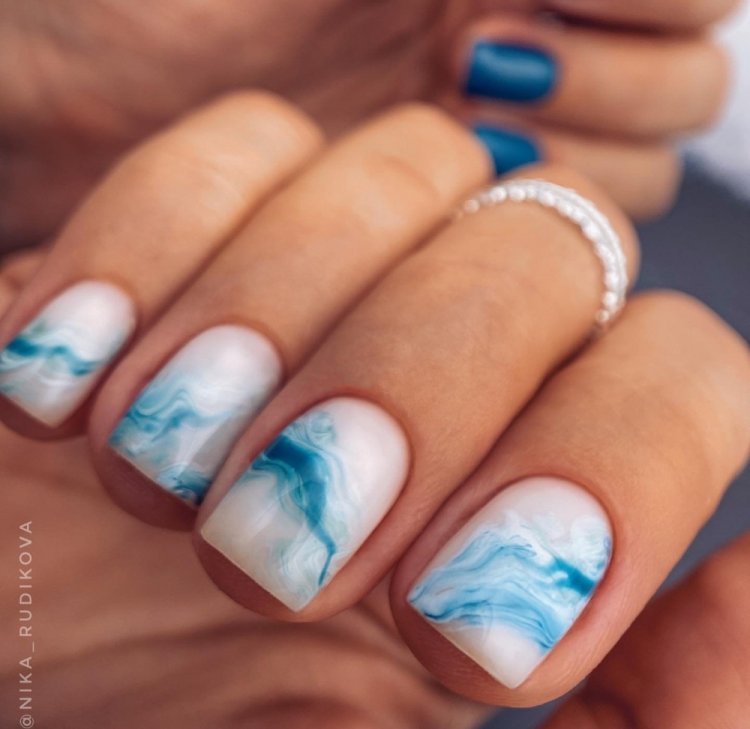 Волны на короткие ногти