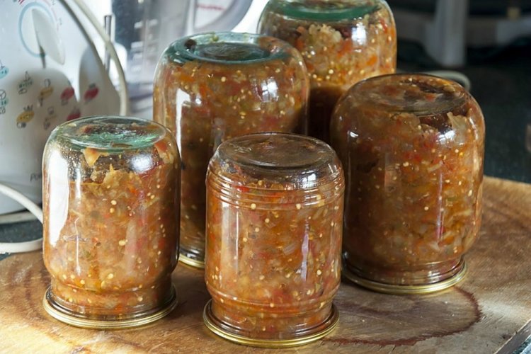 Икра из баклажанов с томатным соком на зиму