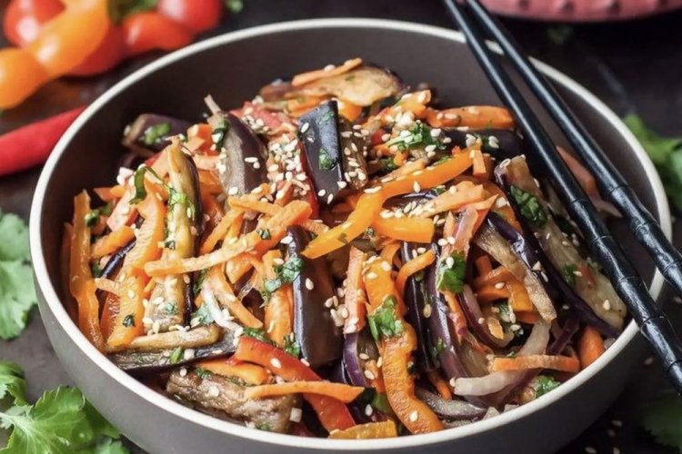 Салат из овощей и баклажанов по-корейски