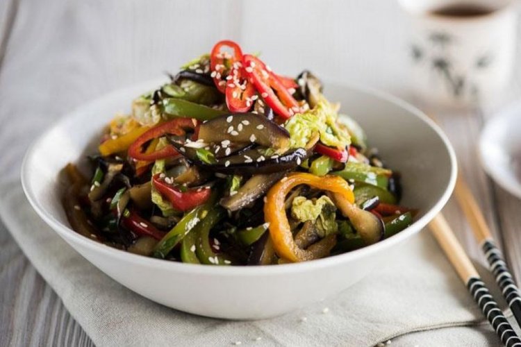 Баклажаны по-корейски с пекинской капустой и болгарским перцем