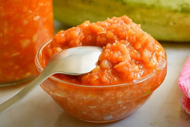 Аджика из кабачков с чесноком и хреном на зиму