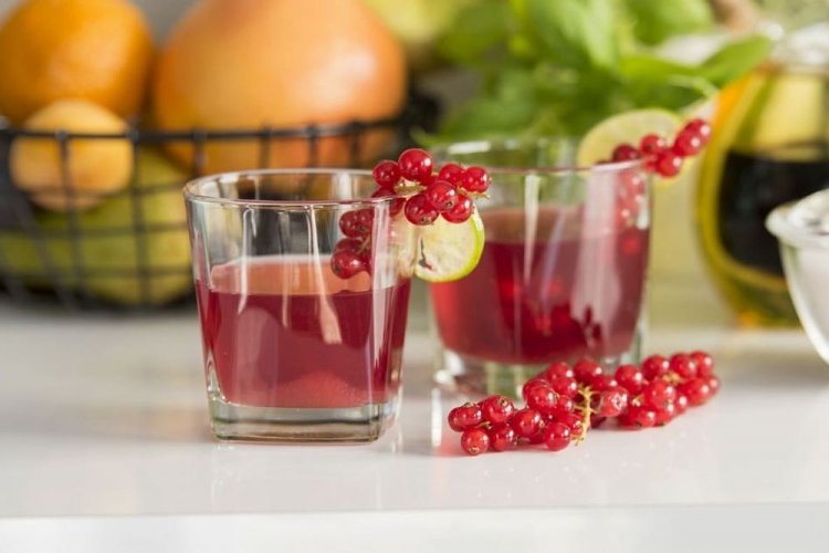 Компот из красной смородины с лаймом