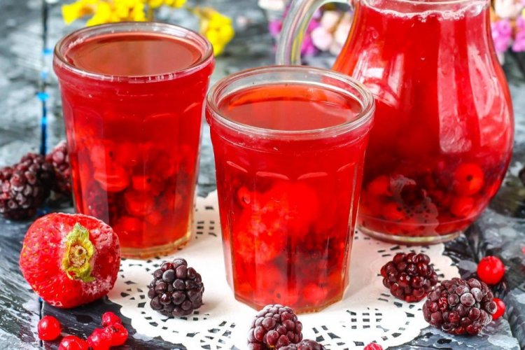 Компот из замороженной красной смородины