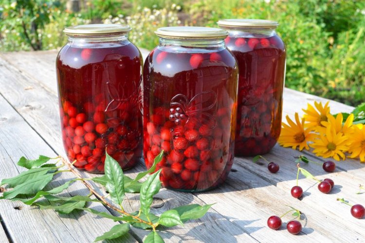 Компот из вишни с косточками без сахара