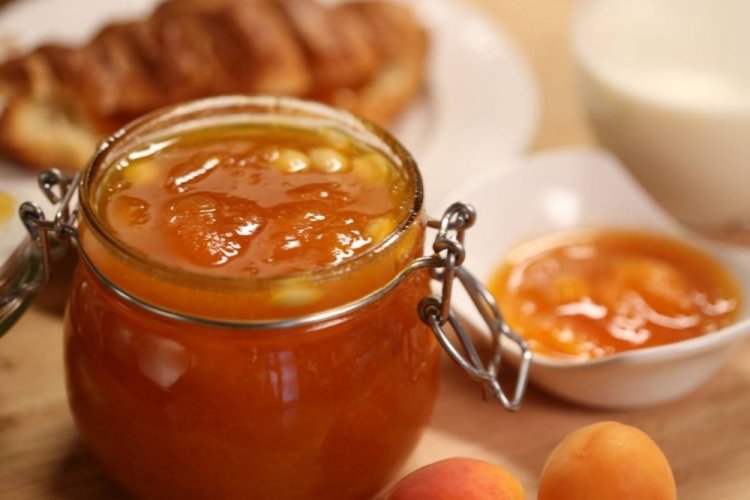 Абрикосовое варенье с ядрышками и желатином
