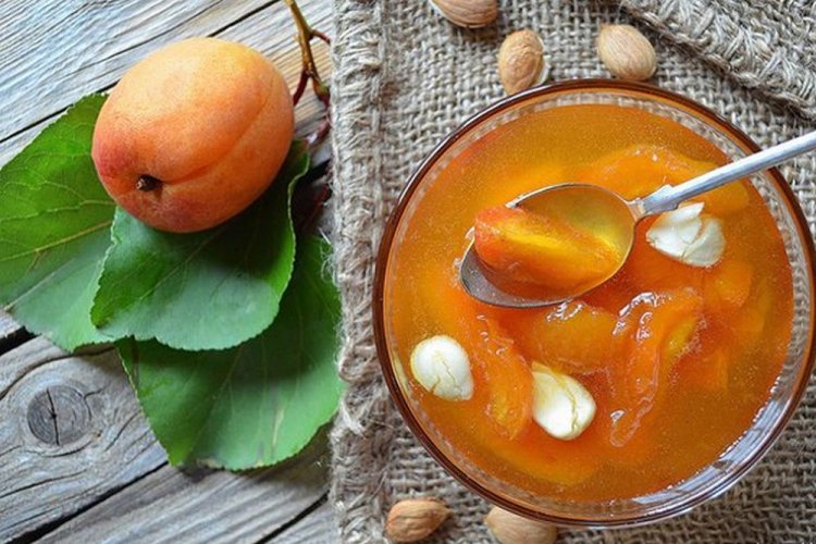 Абрикосовое варенье с ядрышками и цитрусовым ароматом