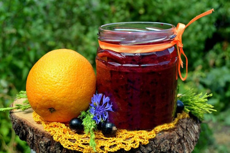 Черная смородина с апельсинами и сахаром без варки