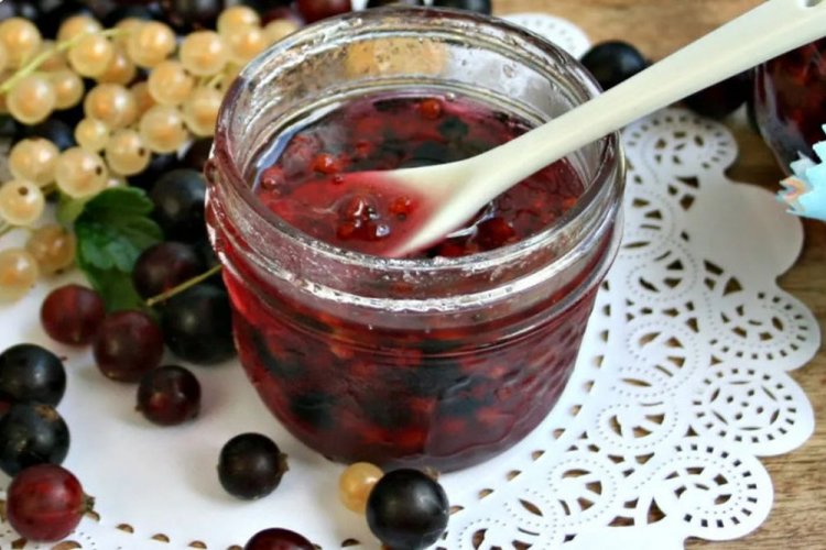 Варенье из крыжовника, черной и белой смородины