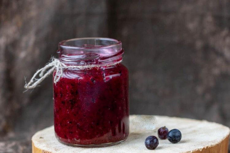 Черная смородина с сахаром без варки