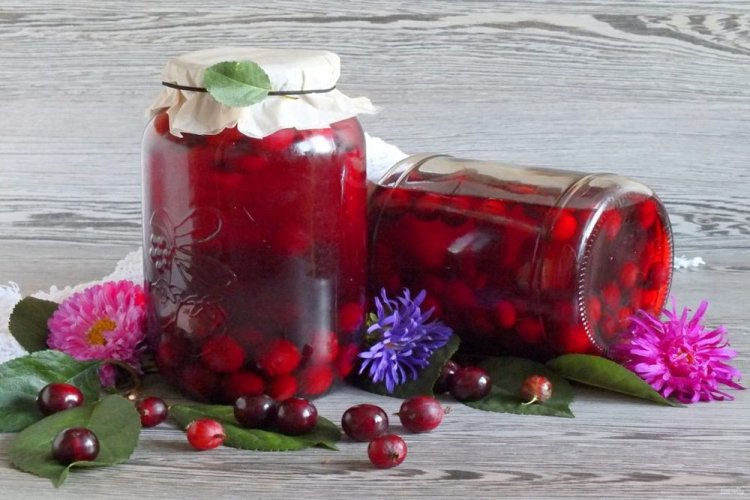 Компот с красным крыжовником и вишней на зиму
