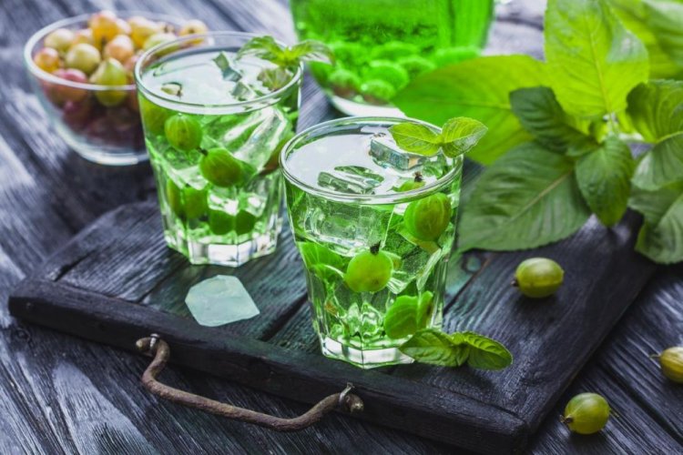 Освежающий компот из крыжовника и мяты