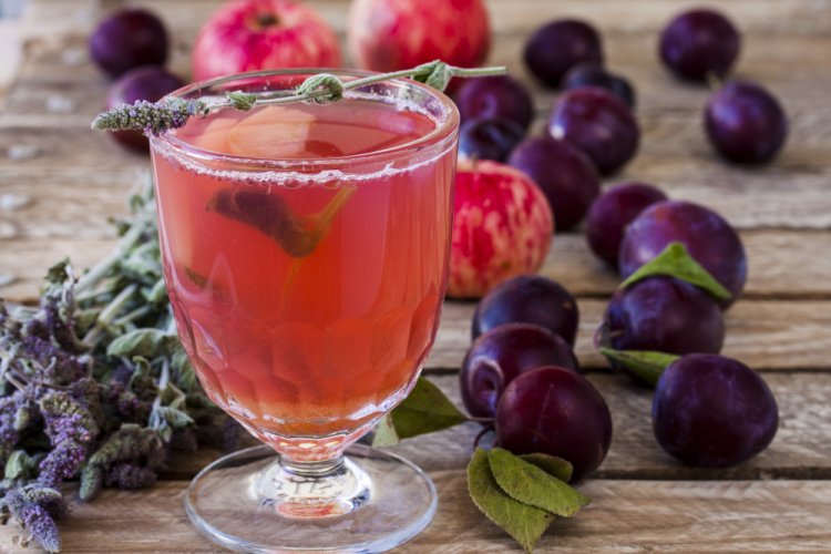 Сливовый компот с яблоками на зиму