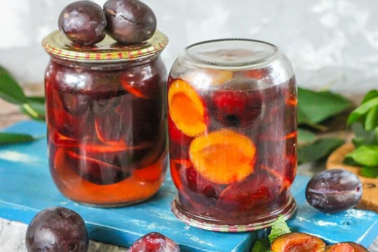 Компот из сливы с мятой