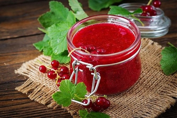 Желе из красной смородины с медом и желатином