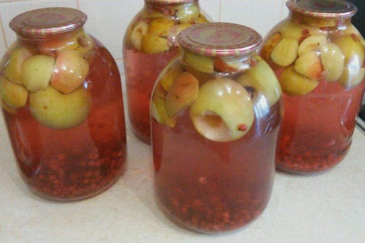 Компот из белой смородины и яблок