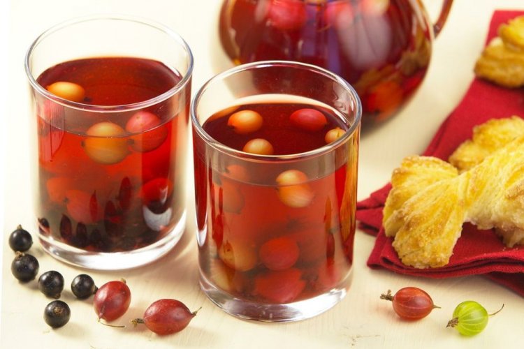 Компот из крыжовника и черной смородины