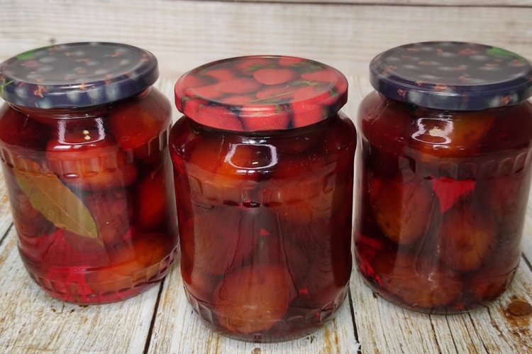 Маринованные сливы с винным уксусом и гвоздикой