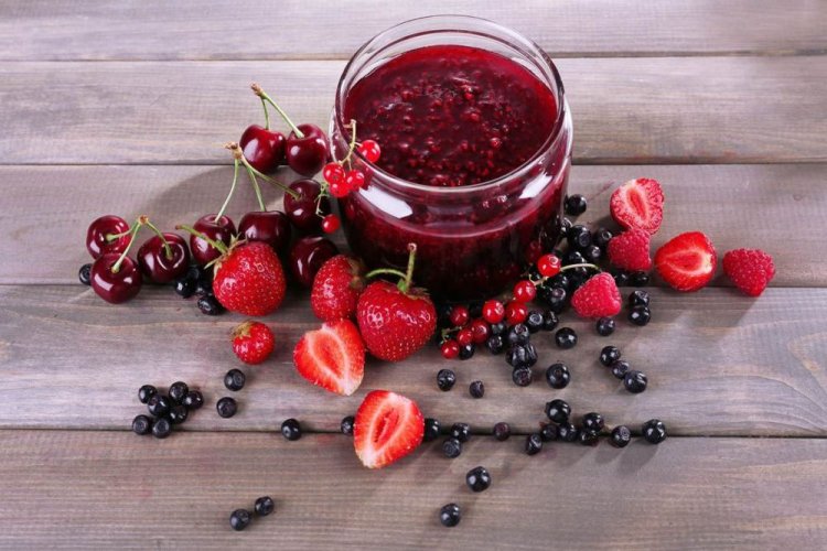 Джем из вишни, клубники, малины, смородины и черники
