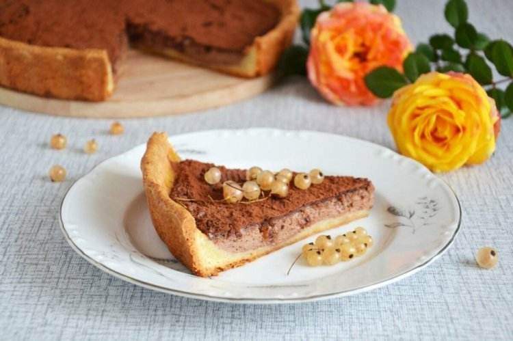 Творожный тарт с белой смородиной и сметанным кремом