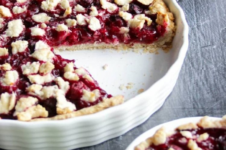 Постный пирог с вишней