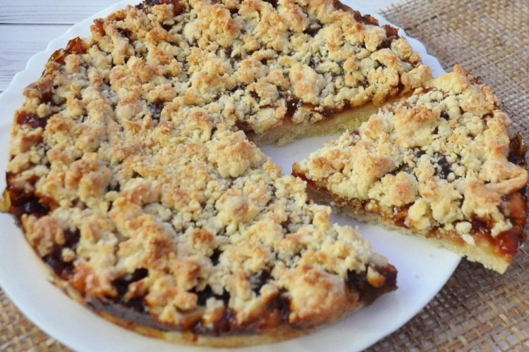 Постный тертый пирог с вареньем