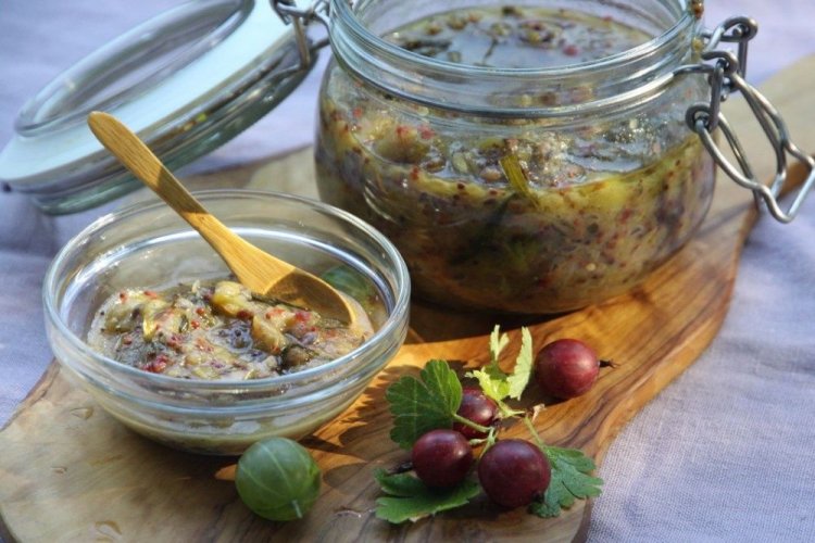 Чатни из крыжовника с перцем чили и луком