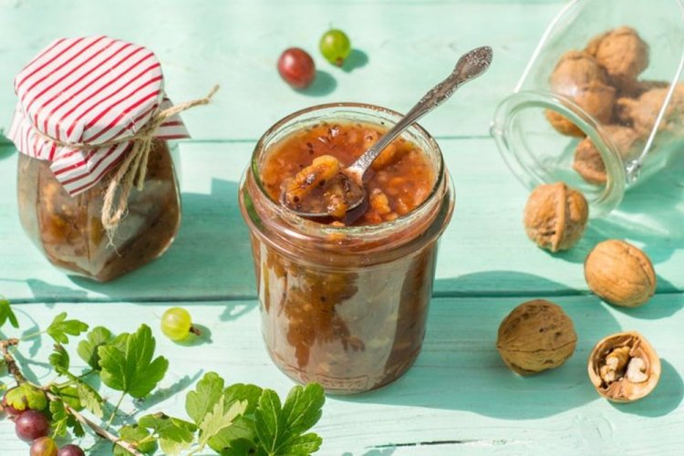 Варенье из крыжовника с грецкими орехами