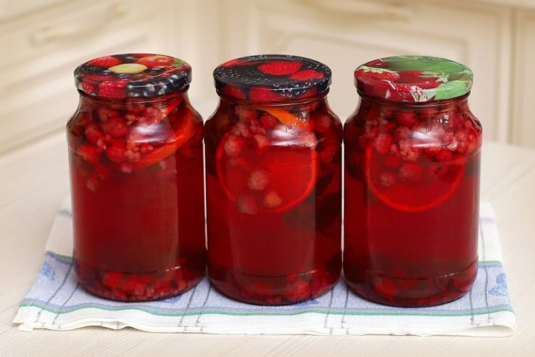 Компот из малины с лимонами