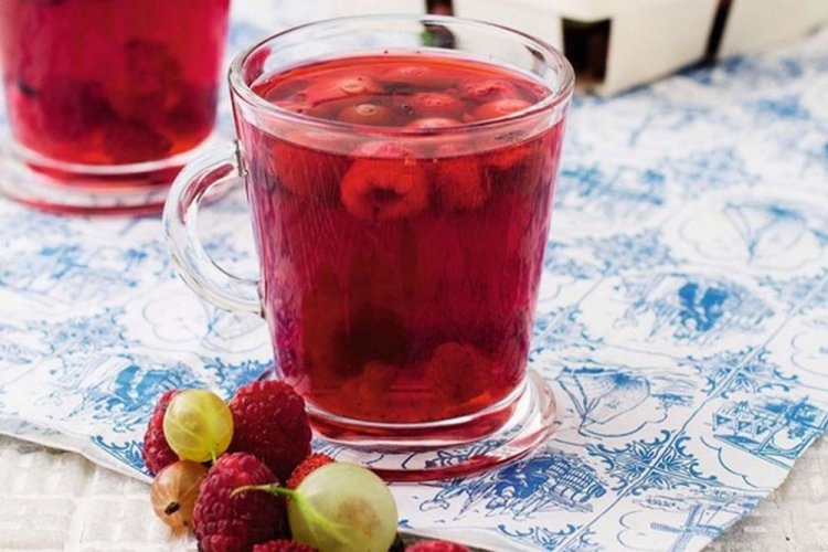 Компот из малины и крыжовника