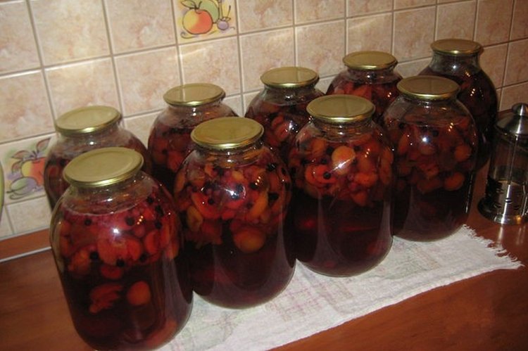 Компот из красной черемухи, яблок и груши