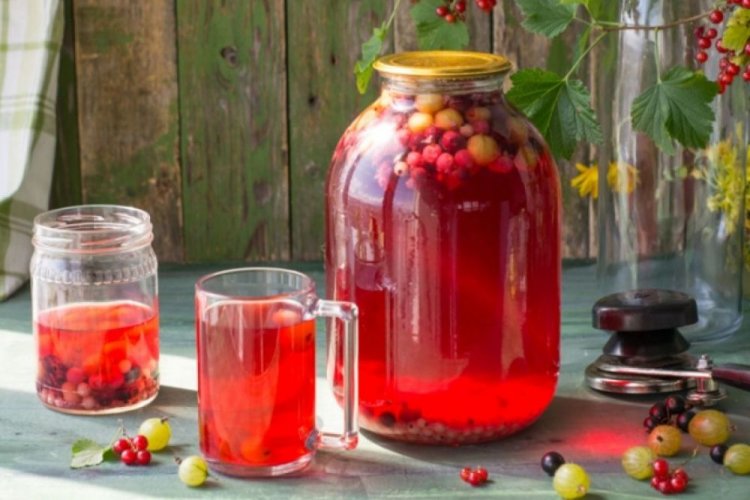 Компот из крыжовника, красной и черной смородины со стерилизацией
