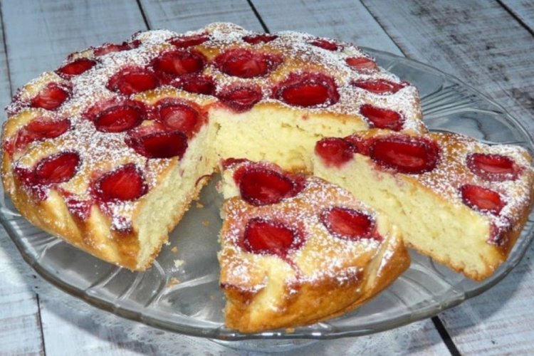 Творожный пирог с клубникой