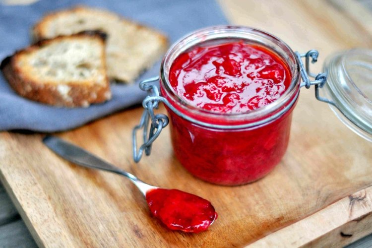 Желе из малины с водкой