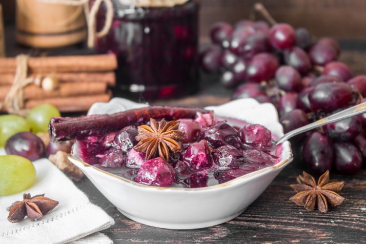 Варенье из винограда с корицей