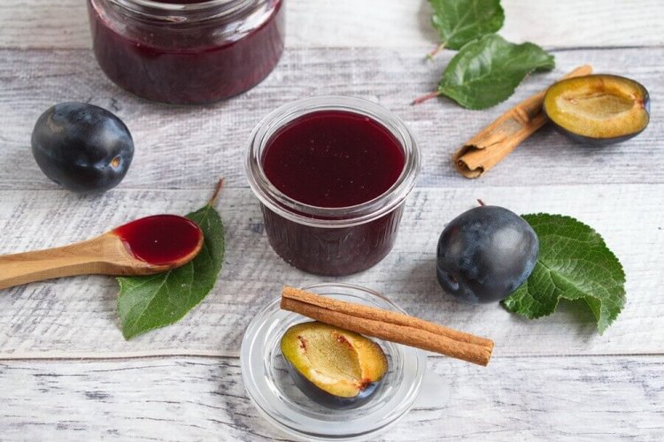 Джем из сливы с корицей и чили