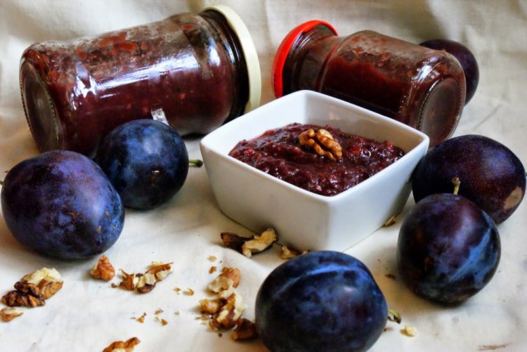 Джем из сливы с грецкими орехами