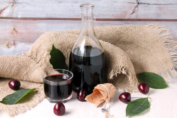 Наливка из вишни с соком черной смородины